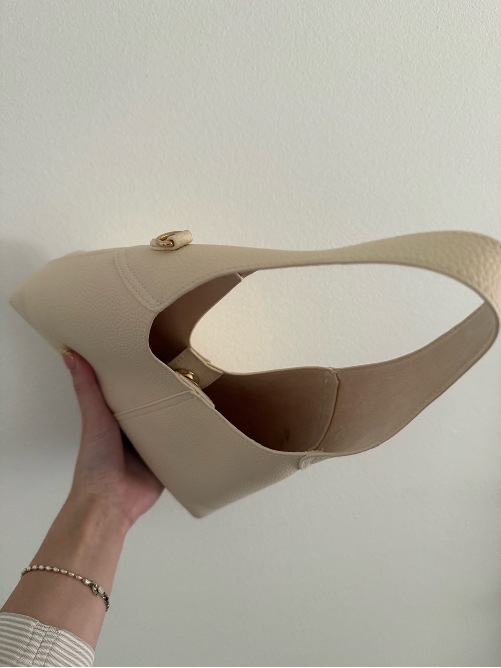 Universal Thread Cream Pebbled Shoulder Bag - Picture 5 of 5